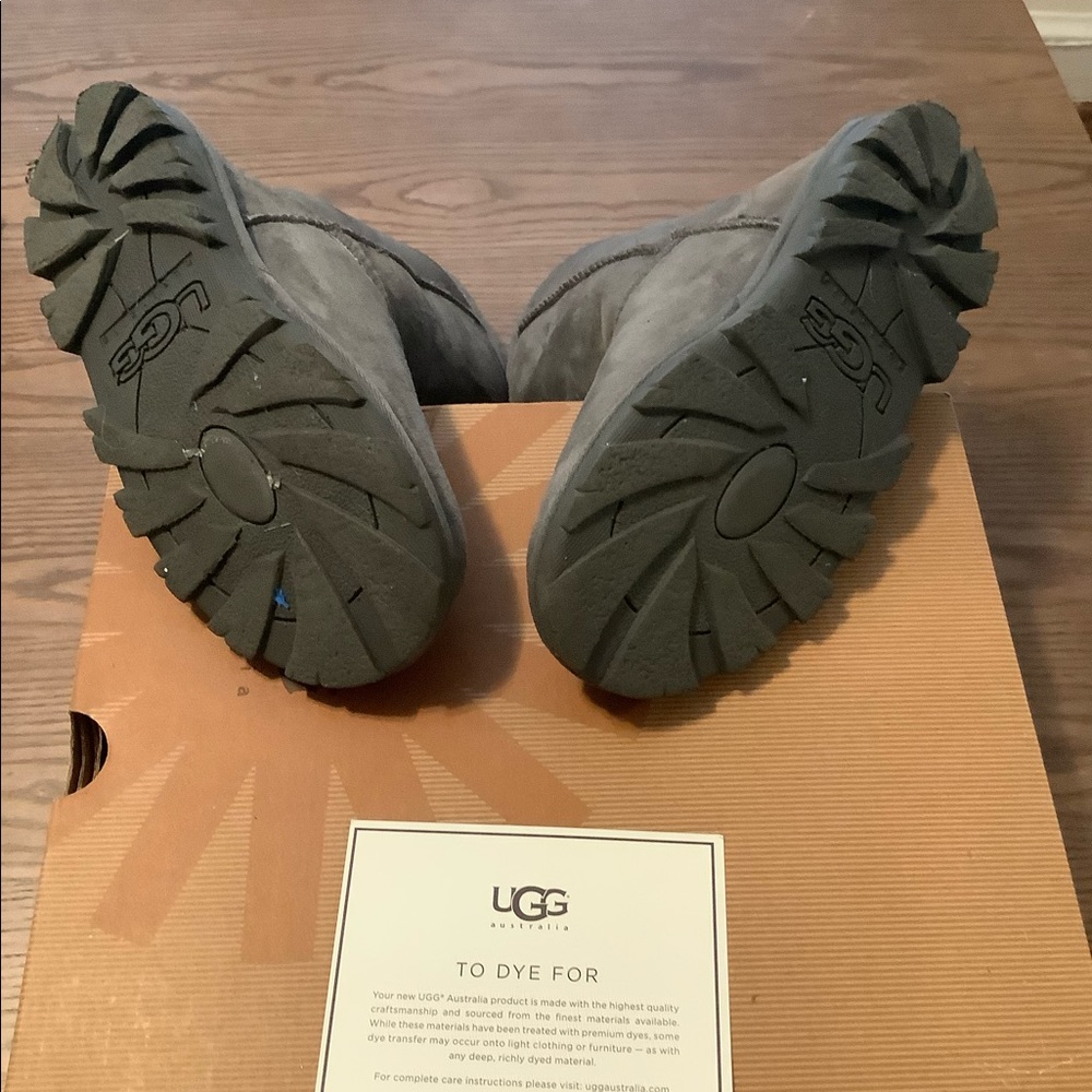 Grey UGGS - Short